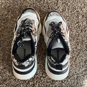 outwoods black and white snake skin